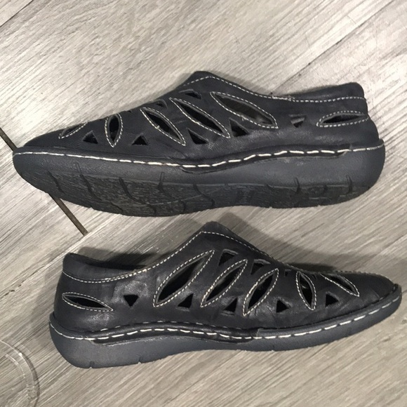 Propét Gray Leather Laser cut “Cameo” Flat - Picture 2 of 8